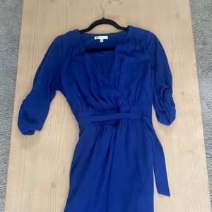 Navy Blue dress from Winners, size 2. Belt around waist. Knee length (5”7)